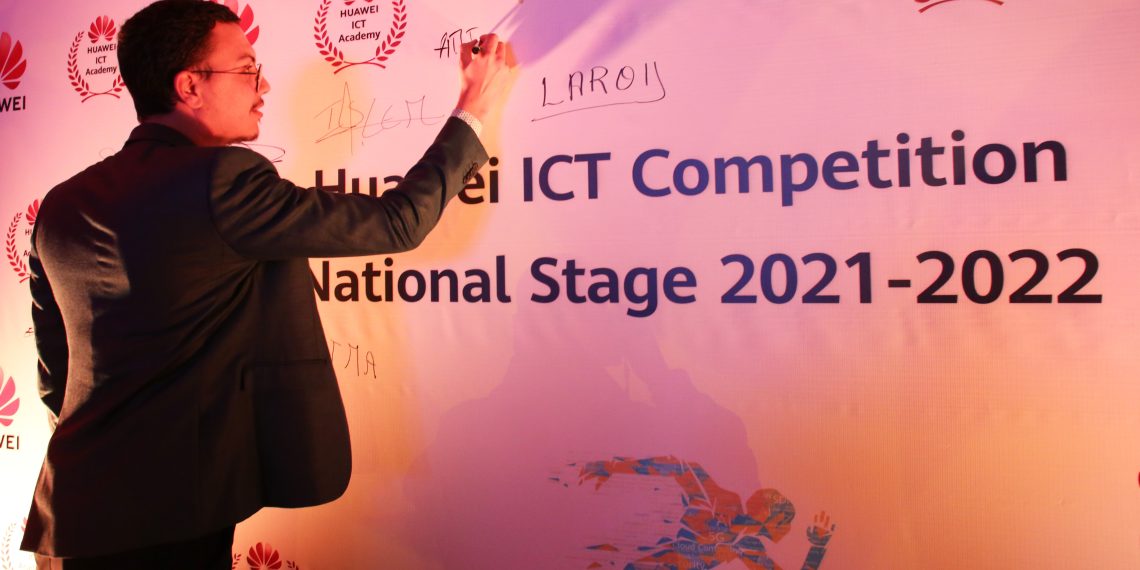 مسابقة هواوي لتكنولوجيا المعلومات والاتصالات  :   6 طلبة يمثلون تونس في المسابقة الإقليمية