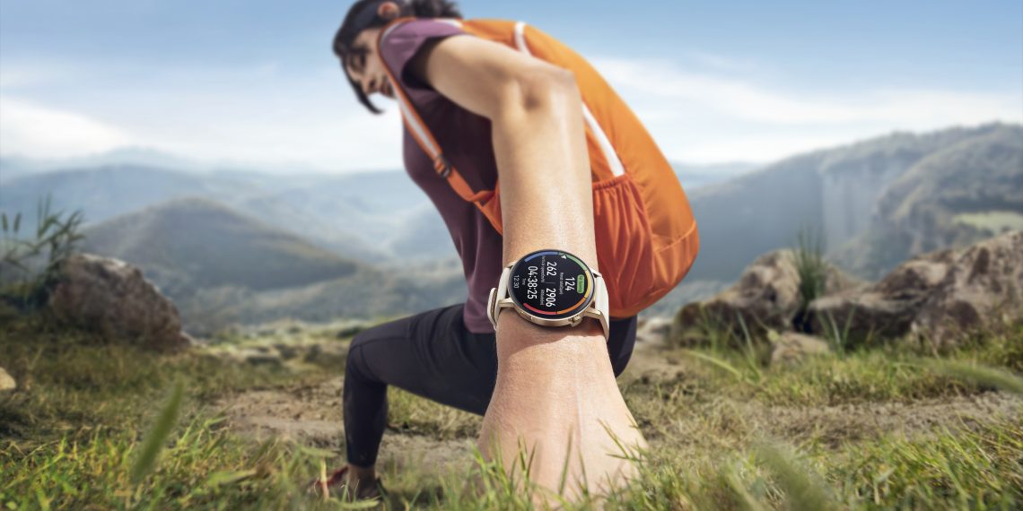 أبحث عن الرياضى بداخلك مع التدريبات المنضبطة، ومدرب تشغيل مدعم بالذكاء الاصطناعي و 100 وضع للتمرين مع ساعة HUAWEI WATCH GT 3  مجموعة مراحل القمر II  ساعة HUAWEI WATCH GT 3  مجموعة مراحل القمر II متاحة في السوق التونسية منذ غرة مارس 2022 مع عرض خاص (يتواصل إلى غاية 15 مارس الجاري): عند اقتناء ساعة HUAWEI WATCH GT 3 مقاس 46 مم، ستحصلون على حزام ساعة أنيق (Easy Fit 2)  كما ستحصلون على سماعات بلوتوث لاسلكي عند اقتناء ساعة HUAWEI WATCH GT 3 مقاس 42 مم. تقدم الساعة تقنية HUAWEI TruSeenTM 5.0+ الجديدة لمراقبة معدل ضربات القلب، وميزة تحديد المواقع ذات النطاق المزدوج وخطط التشغيل الذكية والاقتراحات، مع أكثر من 100 وضع للتمارين المختلفة. ويمكنها الاتصال بأجهزة هواوي بالإضافة إلى أجهزة Android و iOS الأخرى. وتقدم الساعة مزايا عديدة مما يجعلها مساعد لرعاية صحتك وتحسين الأداء الرياضي الخاص بك أكثر علميا وكفاءة. وسوف تساعدك على تطوير الانضباط الذاتي وممارسة روتينية ، وممارسات الإدارة الصحية الاستباقية.   تحديد المواقع ذات النطاق المزدوج  من أجل التتبع الفعال للتدريبات الجارية، يمكن أن تعمل HUAWEI WATCH GT 3  مجموعة مراحل القمر  II مع خمسة أنظمة أقمار صناعية رئيسية في جميع أنحاء العالم. وبفضل ذلك، فإن الساعة لديها سرعة بحث سريعة، ودقة مسار الحركة عالية بشكل استثنائي. يمكنك أيضا الحصول على معلومات دقيقة لملاحة مع هذه الساعة. إذا كنت فقدت، يمكنك تشغيل مسار العودة الملاحة للعودة إلى نقطة البداية عن طريق اتباع تعليمات الملاحة.  خطط الجري الشخصية العلمية أكبر مشكلة في تدريب المتسابقين المبتدئين هي عدم معرفة كيفية تصميم برنامج تدريبي وفقا لحالتهم البدنية. هواوي تعالج هاتين المشكلتين باستخدام خطة التكيف الديناميكي الذكي. ستعتمد الخطة على مدى قدرتك على اتباع روتين التمرين، وتقوم الساعة تلقائيا بضبط خطة التدريب للأسبوع المقبل. يستخدم مؤشر القدرة على الجري (RAI) الجديد، معدل ضربات القلب الجري التاريخي، والسرعة، وغيرها من البيانات لتحليل أداء الجري بعد كل تدريب. هذا يساعدك على فهم التقدم المحرز الخاص بك ورؤية النتائج لنفسك.  يمكنك عرض بيانات التمرين على تطبيق HUAWEI Health App. توفر ساعة HUAWEI WATCH GT 3  مجموعة مراحل القمر II نصائح تدريبية احترافية، مما يسمح لك بتنظيم كثافة التدريب ووقته وتحسين جودة التدريب.  أكثر من 100 وضع للتمرين  توفر الساعة أكثر من 100 وضع للتمرين. وتوفر نظام التدريبات الذى يشمل 18 وضعًا احترافيًا للتمرين، و 12 تمرينًا في الهواء الطلق و 7 تدريبات داخلية للاختيار من بينها. ساعة HUAWEI WATCH GT 3  مجموعة مراحل القمر II جاهزة للمهمة بغض النظر عن الرياضة التي تحبها.  الكثير من الناس يكافحون من أجل التمسك بنمط حياة صحي. إن وجود أداة على معصمك لمساعدتك على الاستمرار في التركيز ودفعك في الاتجاه الصحيح يمكن أن يحدث فرقا كبيرا. سوف تساعدك ساعة HUAWEI WATCH GT 3  مجموعة مراحل القمر II في هذا المجال كما تحتوي الساعة على مجموعة مرحلة القمر الجديدة الثانية، و تتميز بتصميم مذهل، وعمر بطارية يصل إلى 14 يوما تقريبا كل شيء يمكن أن تتمناه فى الساعة الذكية.   لمزيد المعلومات، يرجى الاتصال بمنصة التجارة الالكترونية: ساعة HUAWEI WATCH GT 3 مقاس 46 مم: https://bit.ly/3I7zEpR  ساعة HUAWEI WATCH GT 3 مقاس 42 مم: https://bit.ly/35niK8y  الوصف التعريفى: أبحث عن الرياضى بداخلك مع التدريبات المنضبطة، ومدرب تشغيل مدعم بالذكاء الاصطناعي و 100 وضع للتمرين مع ساعة HUAWEI WATCH GT 3  مجموعة مراحل القمر II