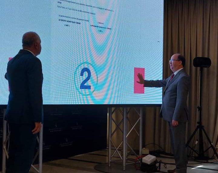 بنك تونس والإمارات يسرّع استراتيجيته الرقمية ويطلق تطبيقته الجديدة “فلوسي” للدفع عبر الهاتف الجوال