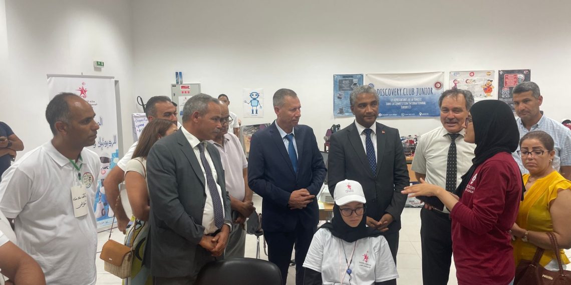 Ministère de la Jeunesse et des Sports : Le Ministre de la Jeunesse et des Sports visite le Camp National de Robotique et d’Intelligence Artificielle pour la Jeunesse