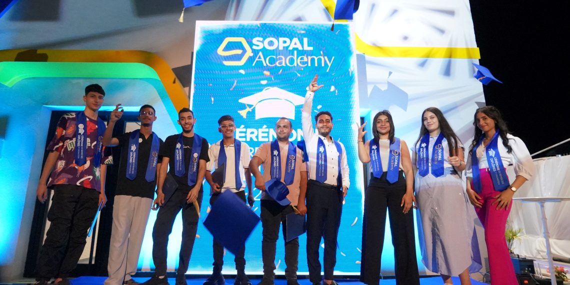 Remise des certificats de formation à la 1ère promotion de SOPAL Academy Ici on forme les jeunes dans l’industrie manufacturière et on les recrute directement