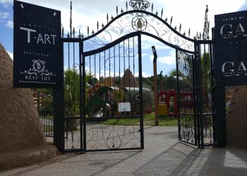 في المركّب الثّقافيّ والبيئيّ بقرية قمرت GAME ART PARK   سهرة تجمع بين الموسيقى والكوميديا والتّفاعل مع الجمهور، مساء السبت 6 جوان