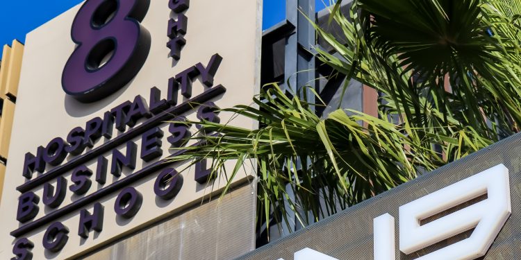 المدرسة العليا للتكوين السياحي “EIGHT Hospitality Business School” تصبح عضواً معتمداً (“Certified Member”) ضمن شبكة المدارس المعتمدة لـ EHL اعتراف دولي يكرس التميز الأكاديمي لأول وأولى كليات إدارة الأعمال المتخصصة في الفندقة والضيافة في تونس.